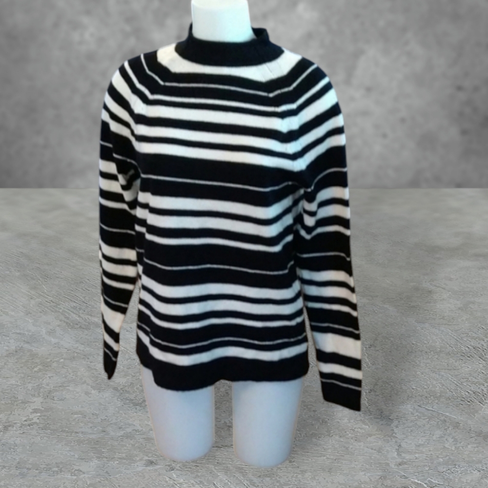 Size M Gap wool blend white and black striped turtleneck sweater